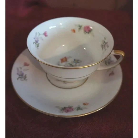 VTG. ROYAL JACKSON 64 PC. FLORAL PATTERNED DINNERWARE